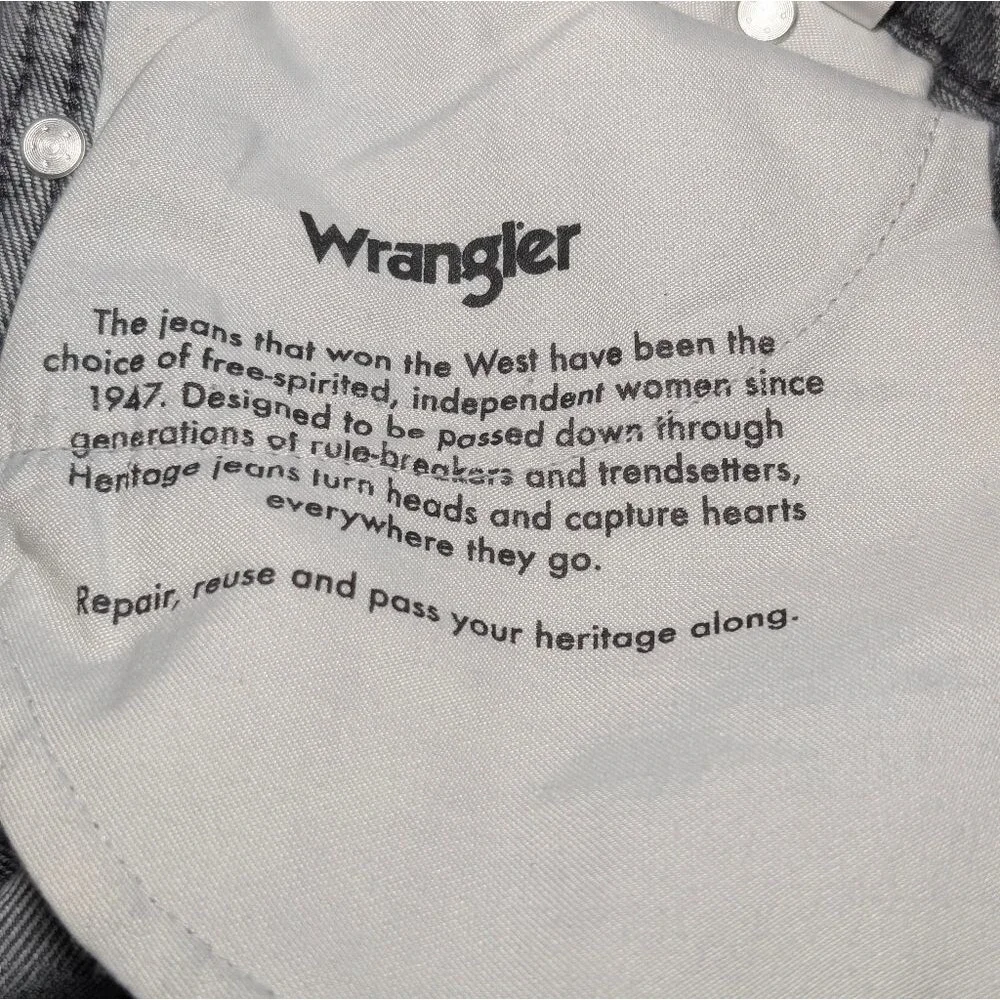 Wrangler Wanderer 622 High Rise Flare Jeans NWT 27x34 Tall Heart Patch Grey - Picture 15 of 16